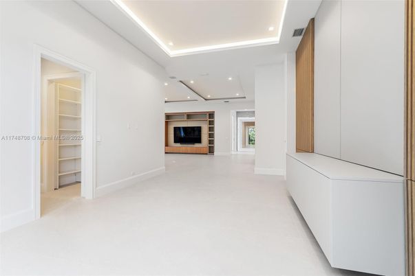 Empty room, Interior, Recessed Lighting