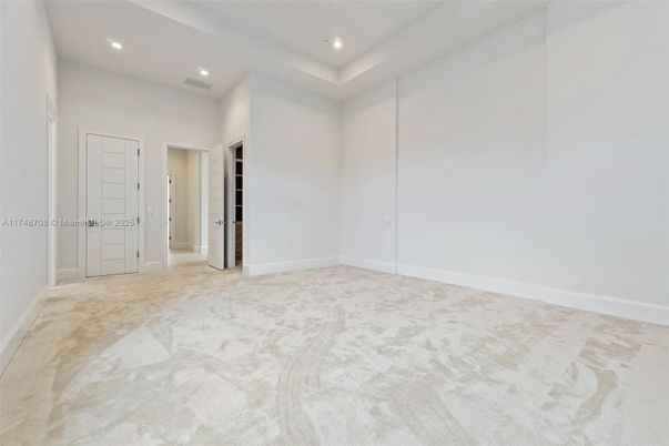 Empty room, Interior, Recessed Lighting