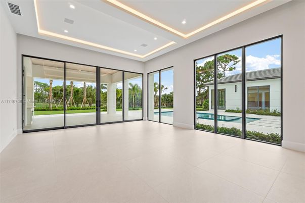 Empty room, Interior, Recessed Lighting