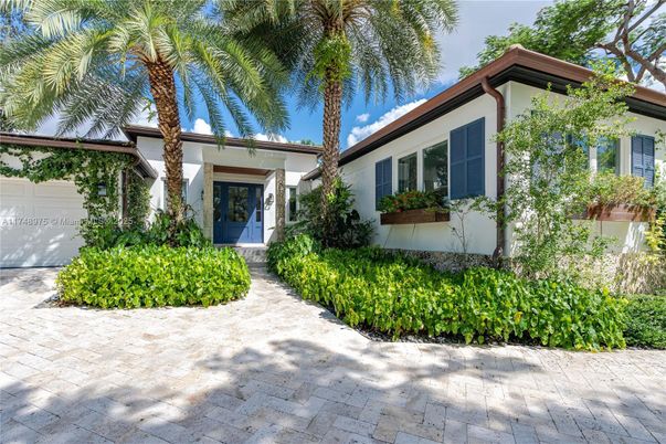 Attached, Exterior, Facade, Spanish Mediterranean
