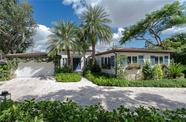 Attached, Exterior, Facade, Ranch