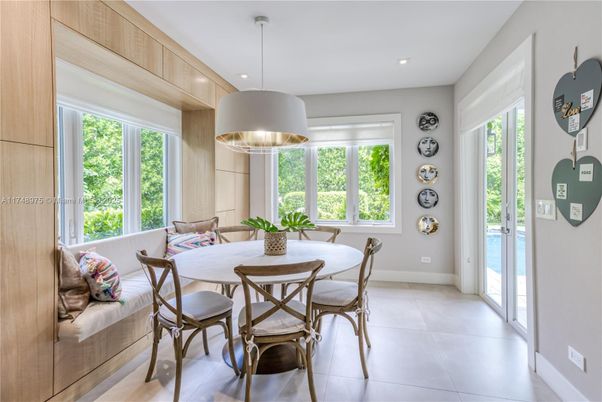 Dining room, Interior, Pendant Lights, Recessed Lighting