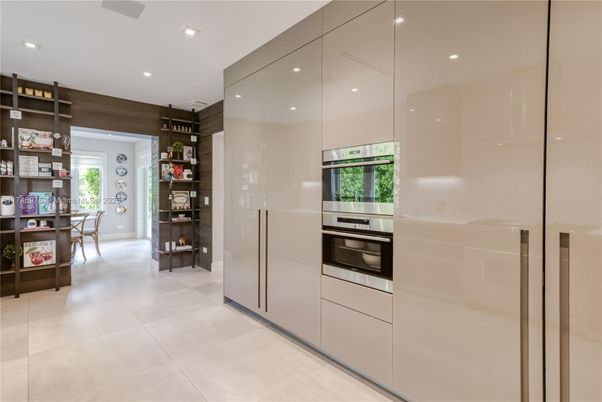 Dining room, Interior, Kitchen, Recessed Lighting, Stainless Steel Appliances