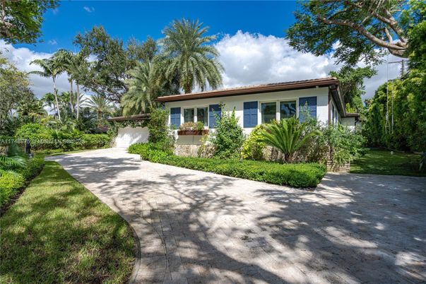 Backyard, Exterior, Facade, Ranch
