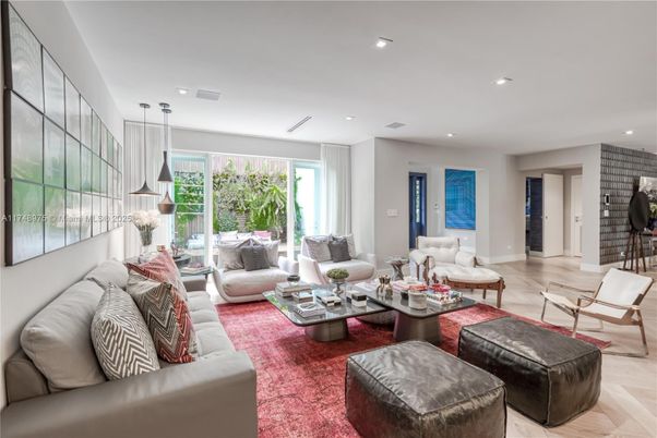 Interior, Living room, Pendant Lights, Recessed Lighting, Wood Texture Flooring