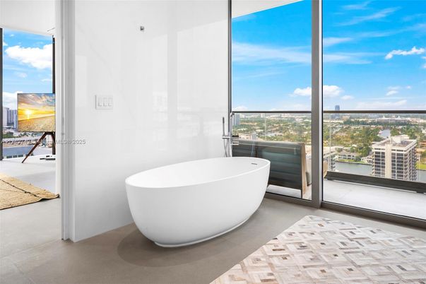 Bathroom, Free Standing Baths, Interior