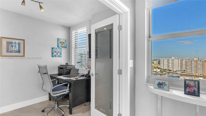 Home Office, Interior