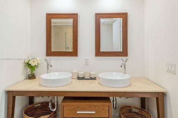 Bathroom, Dual Sink Vanities, Interior
