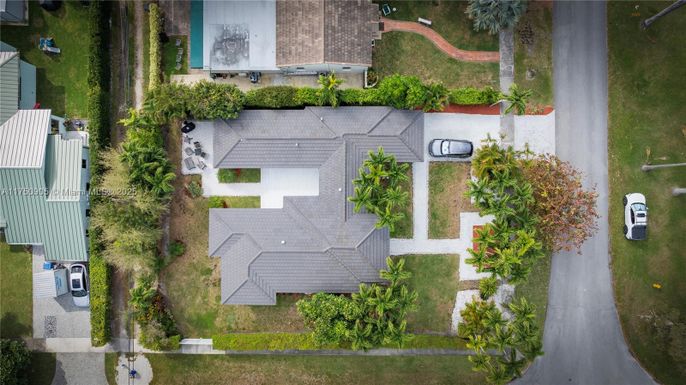 Exterior, Drone