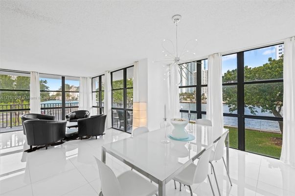 Dining room, Interior, Living room, Pendant Lights