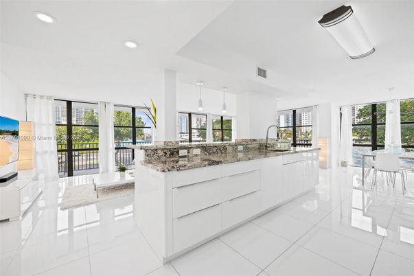 Dining room, Interior, Kitchen, Pendant Lights, Recessed Lighting