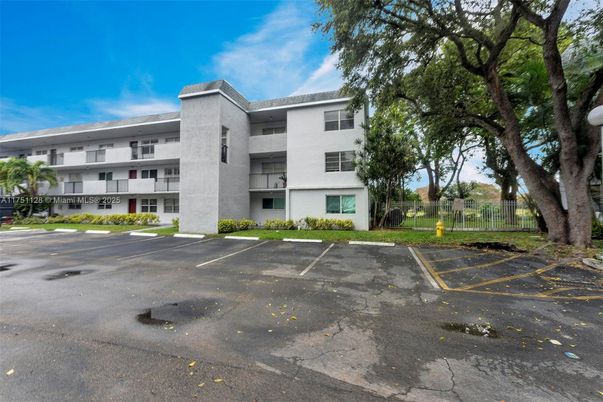 Exterior, Facade, Condo Building