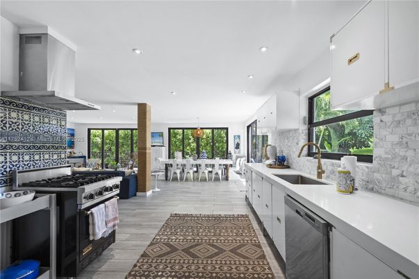 Chandelier, Dining room, Interior, Kitchen, Pendant Lights, Recessed Lighting, Stainless Steel Appliances, Wood Texture Flooring
