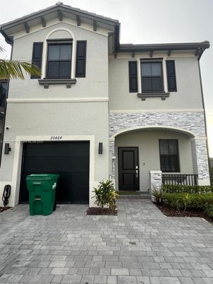 Attached, Exterior, Facade, Rowhouse