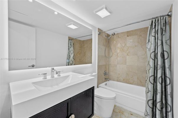 Bathroom, Interior, Recessed Lighting