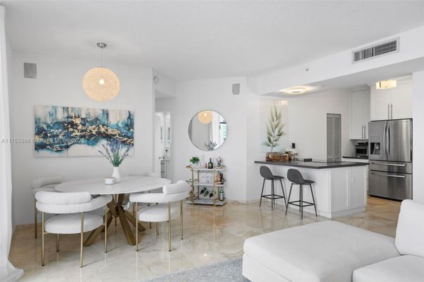 Dining room, Interior, Kitchen, Pendant Lights, Stainless Steel Appliances