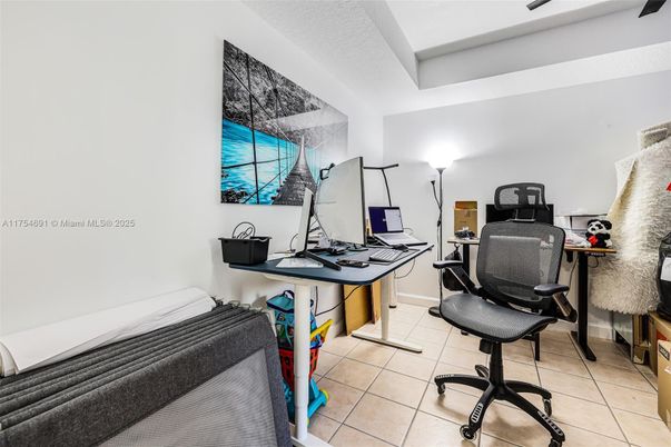 Home Office, Interior