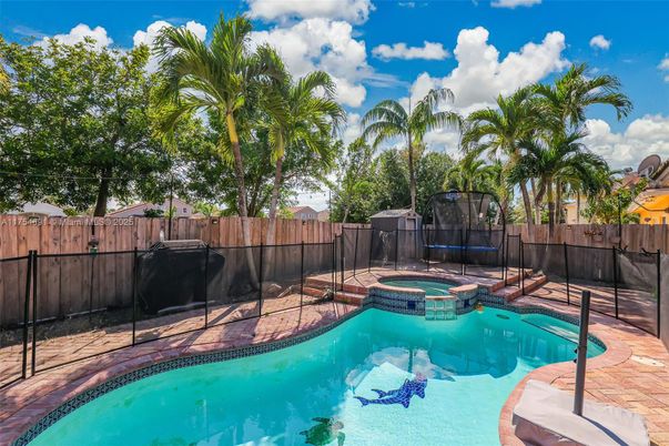 Exterior, Playground, Pool
