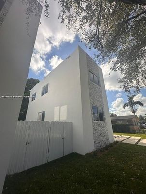 Exterior, Facade, Modern