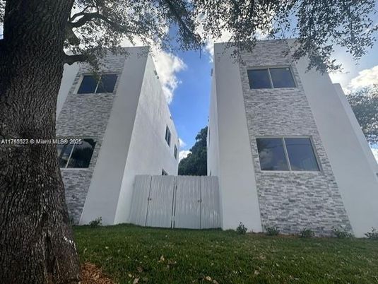 Exterior, Facade, None