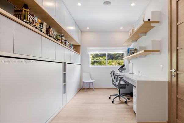 Home Office, Interior, Recessed Lighting, Wood Texture Flooring