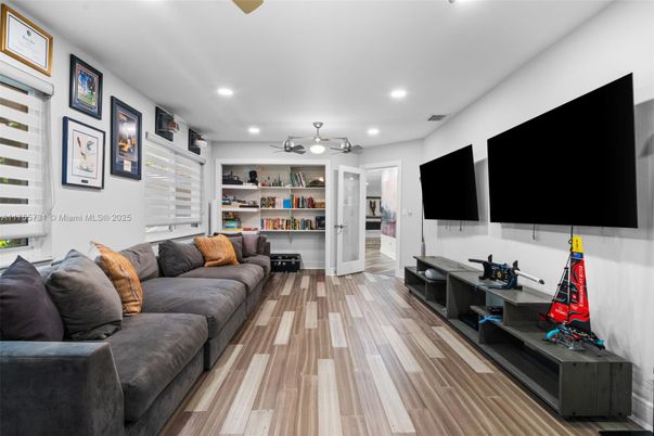 Interior, Living room, Recessed Lighting, Wood Texture Flooring