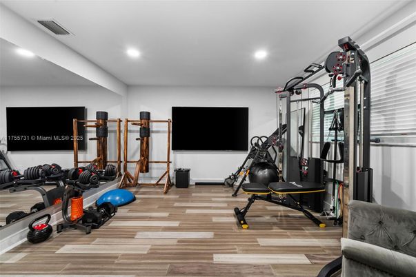 Fitness Equipment, Interior, Recessed Lighting, Wood Texture Flooring