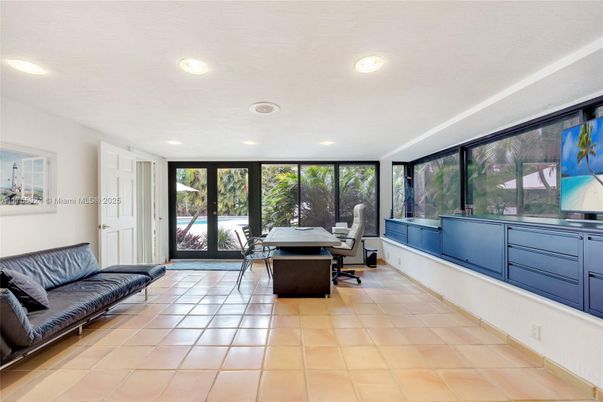 Dining room, Interior, Recessed Lighting