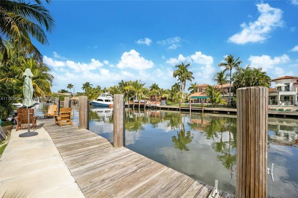 Exterior, Lake