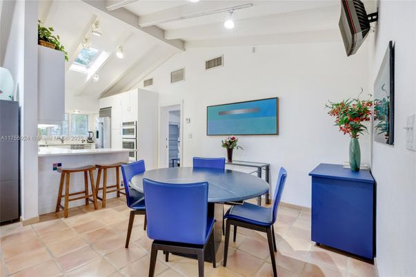 Dining room, Interior, Kitchen, Stainless Steel Appliances