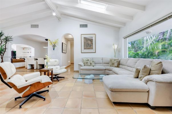 Dining room, Interior, Living room, Pendant Lights