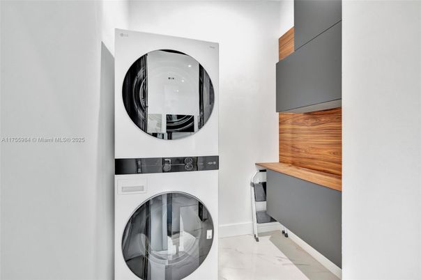 Interior, Marble, Utility Closets, Washer