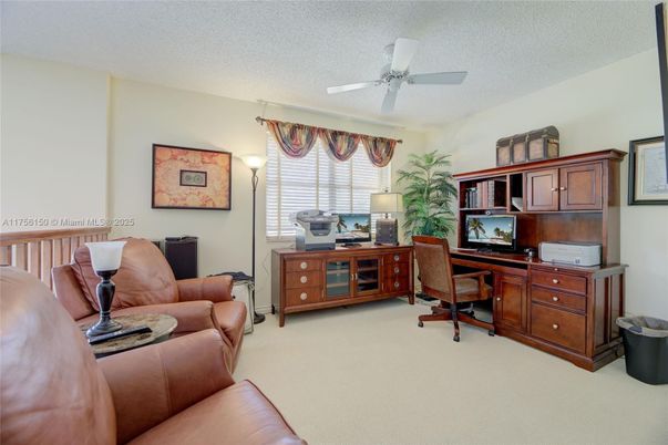 Home Office, Interior
