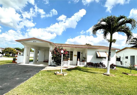 Backyard, Exterior, Facade, Ranch