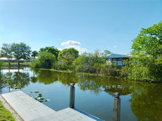 Exterior, Lake