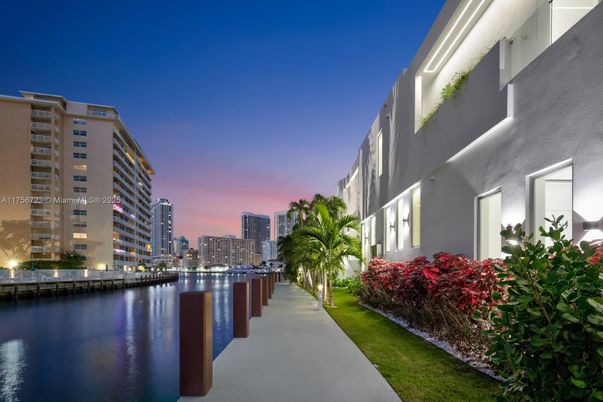 Exterior, Lake