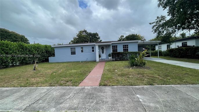 Backyard, Exterior, Facade, Ranch