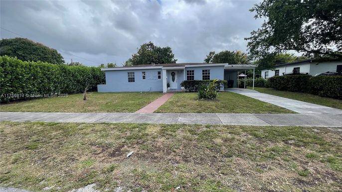 Backyard, Exterior, Facade, Ranch