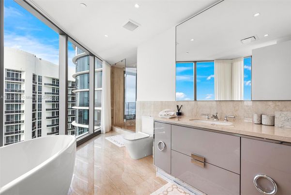 Bathroom, Free Standing Baths, Interior, Recessed Lighting