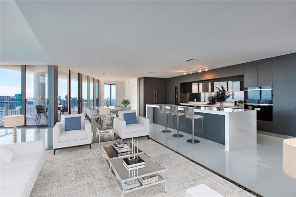 Dining room, Interior, Kitchen, Living room, Stainless Steel Appliances