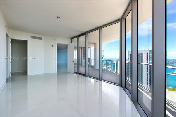 Empty room, Interior, Water