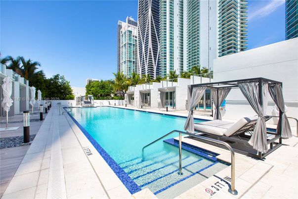 Exterior, Pool