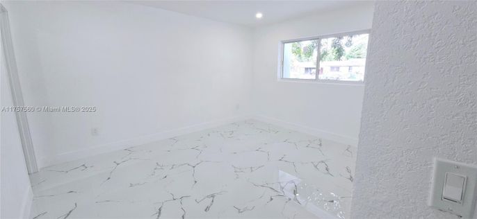 Empty room, Interior, Marble, Recessed Lighting