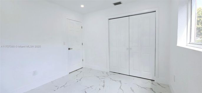 Empty room, Interior, Marble, Recessed Lighting
