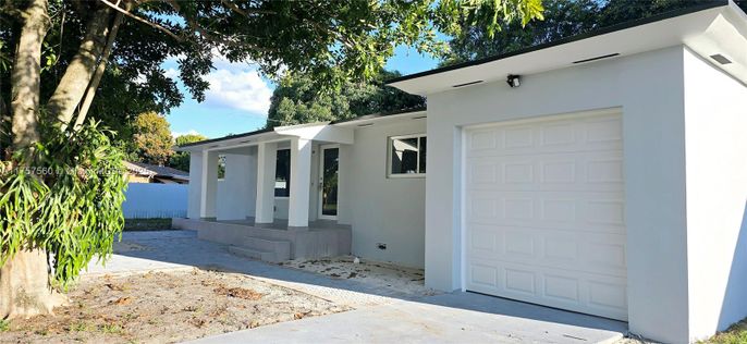 Detached Garage, Exterior