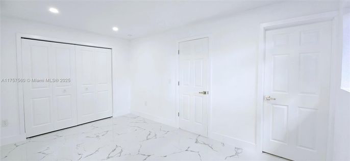 Empty room, Interior, Marble, Recessed Lighting