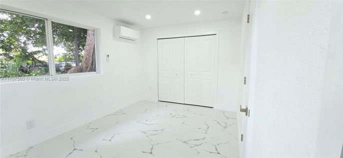 Empty room, Interior, Marble, Recessed Lighting