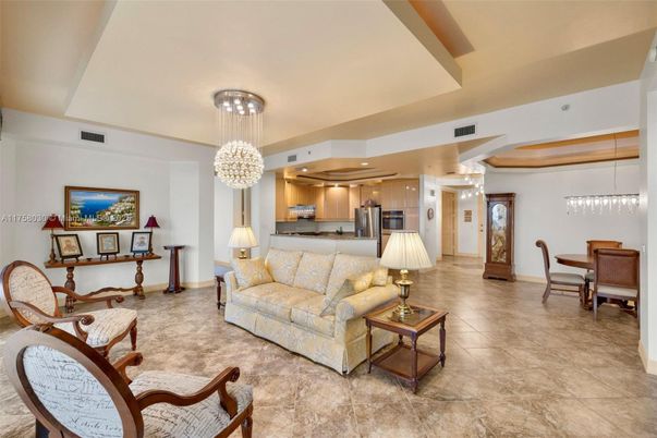 Dining room, Interior, Kitchen, Living room, Pendant Lights, Recessed Lighting, Stainless Steel Appliances