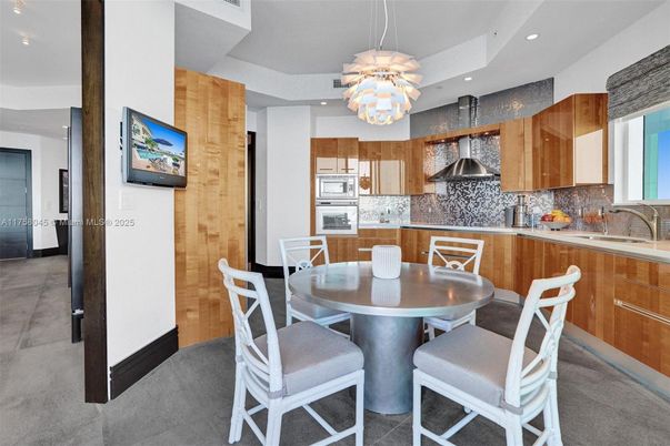 Dining room, Interior, Kitchen, Pendant Lights, Recessed Lighting, Stainless Steel Appliances