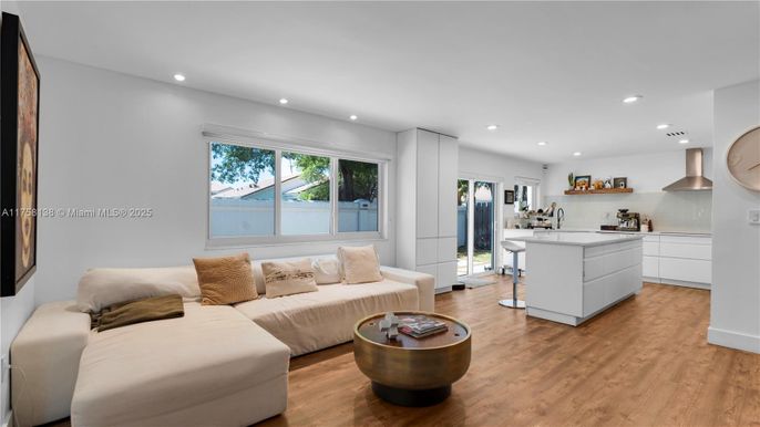 Interior, Kitchen, Living room, Recessed Lighting, Wood Texture Flooring